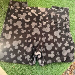 🆕 Women’s Torrid Black Mickey Mouse Patterned leggings